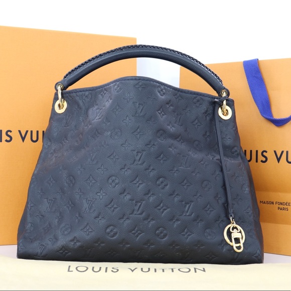 Louis Vuitton Handbags - 💎✨LIKE NEW✨💎100% Leather Blue Bag. Excellent condition